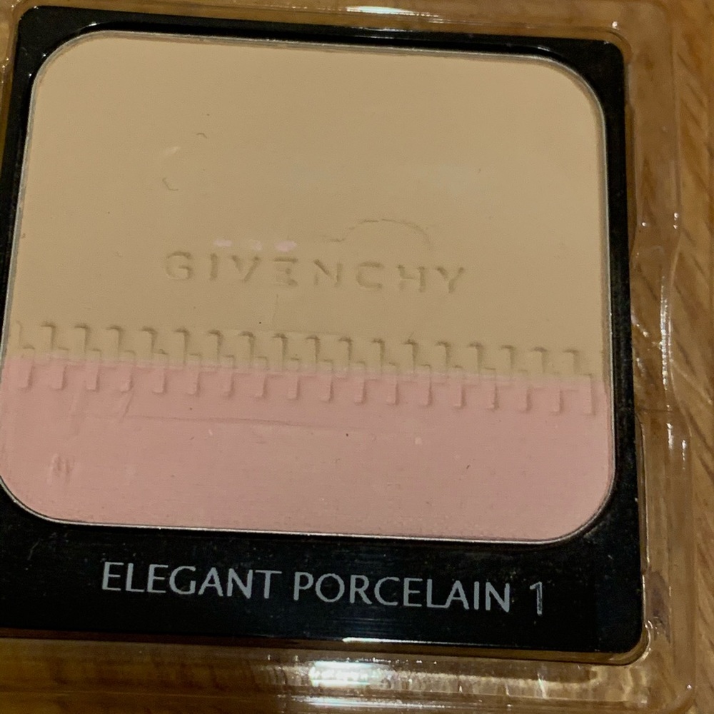 Givenchy Compact Foundation & Highlighter